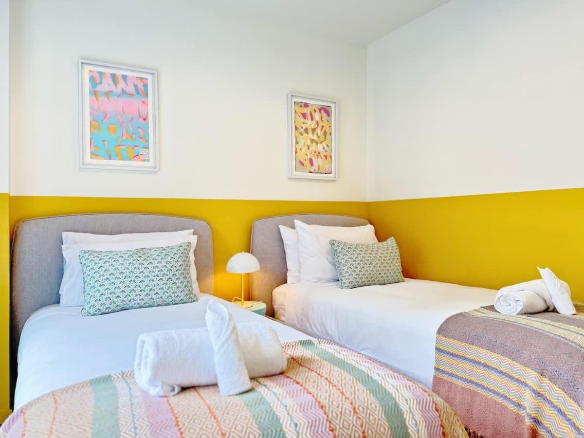 New & Modern Stylish 2br Vs Aircon In The Next To Park *