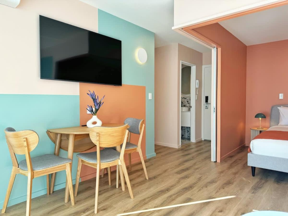 New & Modern Stylish 2br Vs Aircon In The Next To Park Apartment *
