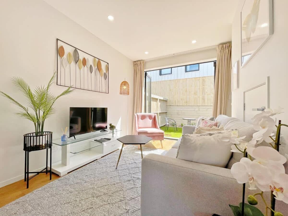 Gem Greenery Backyard 2br With Free Parking & Ac Holiday home Auckland