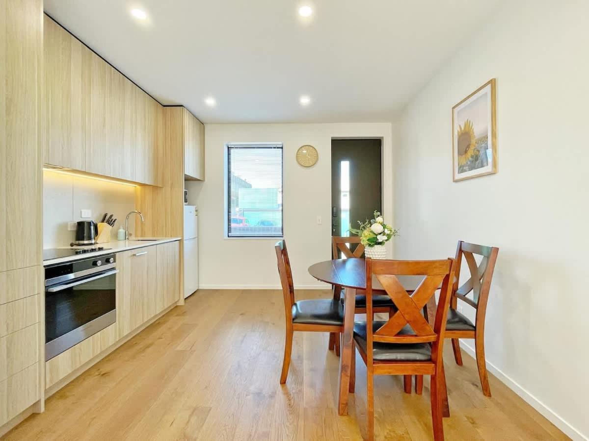 Holiday home Gem Greenery Backyard 2br With Free Parking & Ac