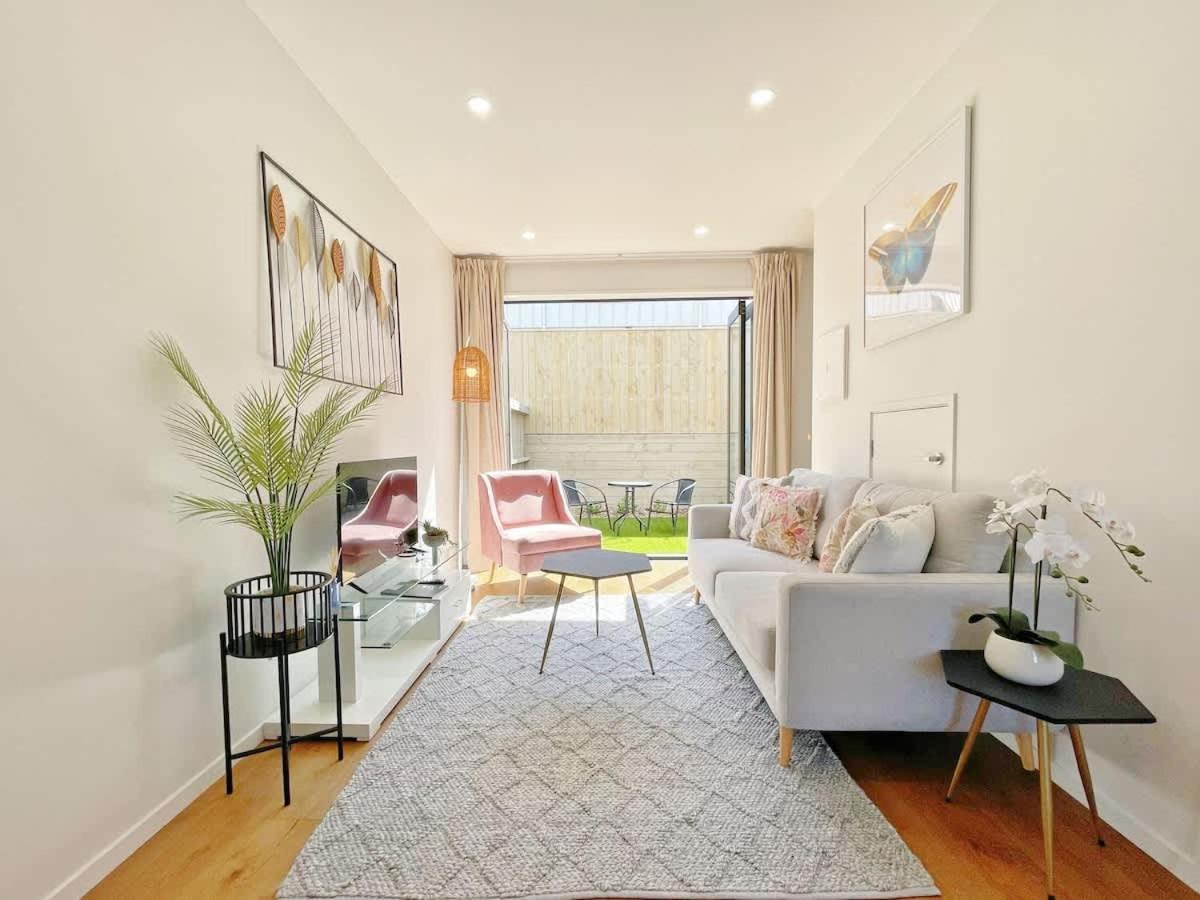 Holiday home Gem Greenery Backyard 2br With Free Parking & Ac