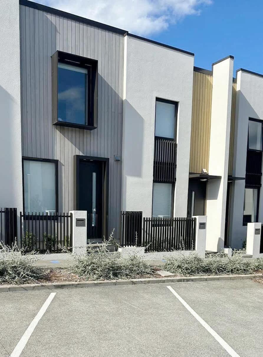 Holiday home Haven Retreat - Stylish 2br Townhouse Vs Ac & Backyard *
