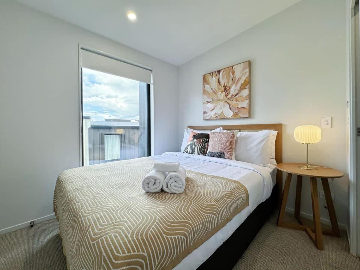 Haven Retreat - Stylish 2br Townhouse Vs Ac & Backyard Holiday home *