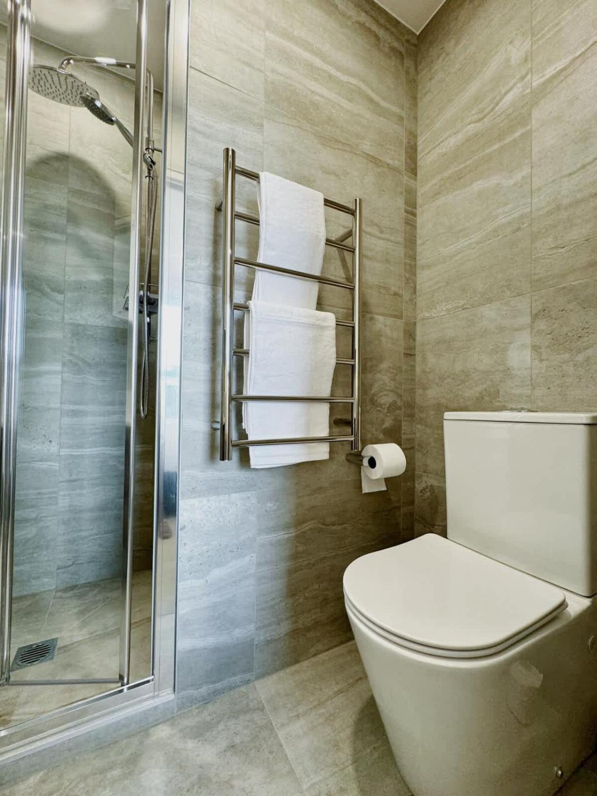 Haven Retreat - Stylish 2br Townhouse Vs Ac & Backyard Holiday home Auckland
