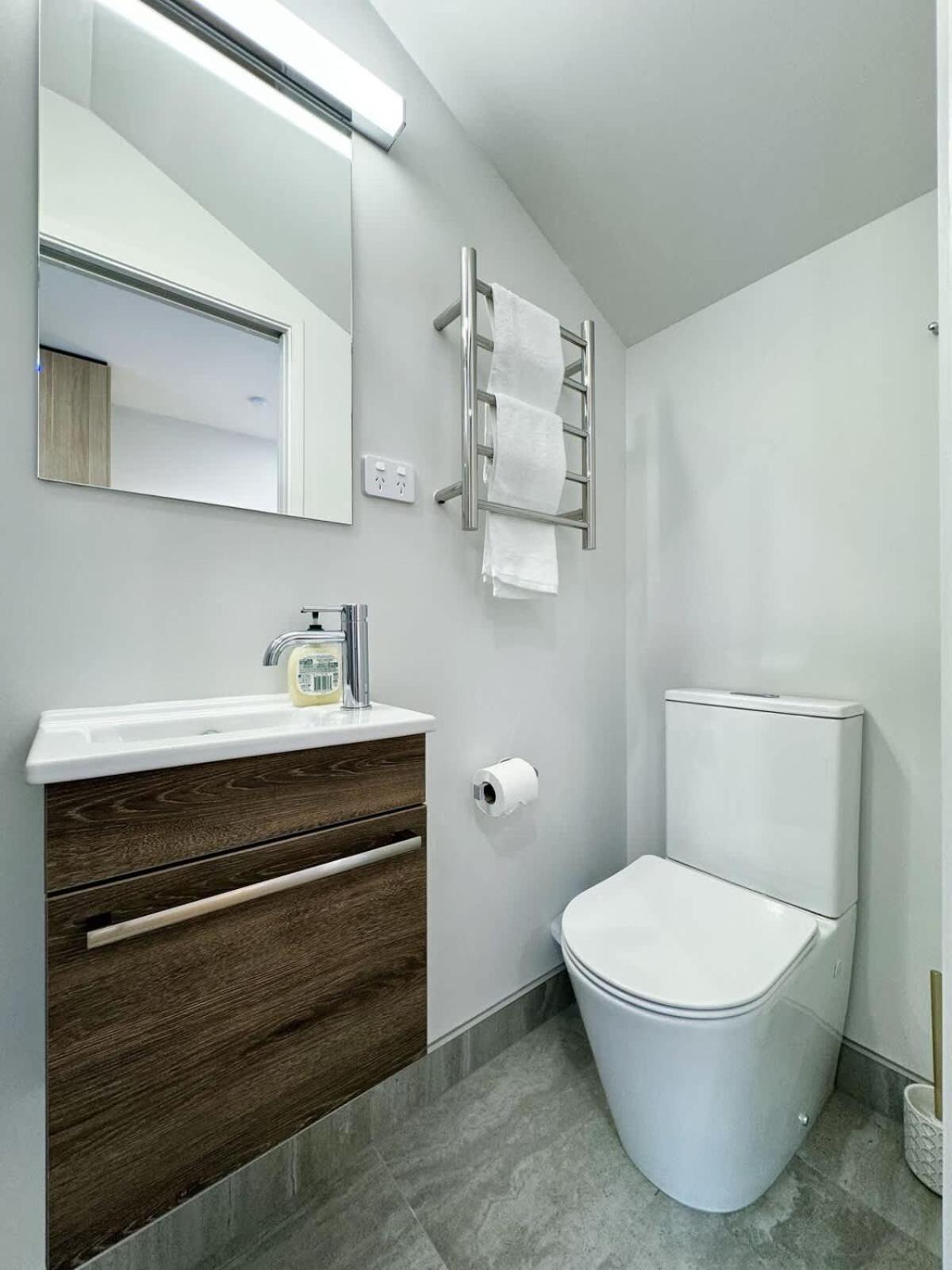 Haven Retreat - Stylish 2br Townhouse Vs Ac & Backyard *