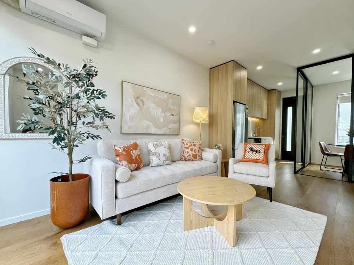 Haven Retreat - Stylish 2br Townhouse Vs Ac & Backyard Holiday home *