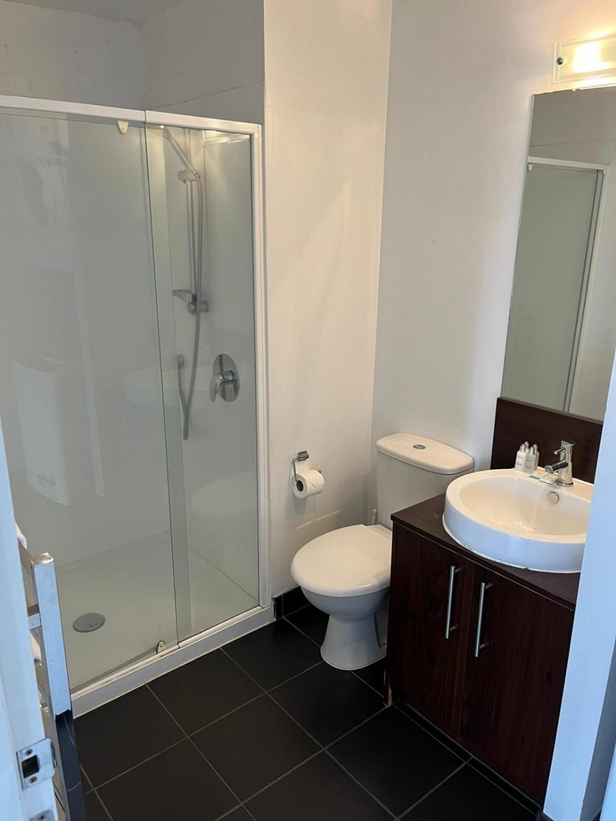 Apartment Large 3 Bedroom Steps From Queen St Auckland