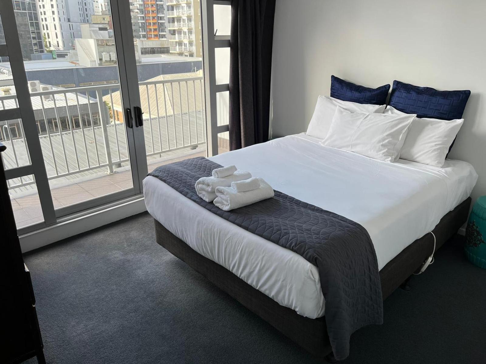 Large 3 Bedroom Steps From Queen St Auckland
