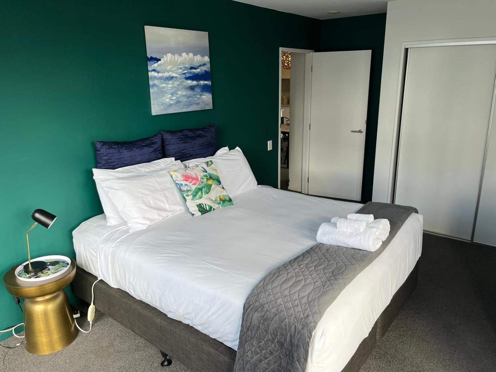 Large 3 Bedroom Steps From Queen St * Auckland