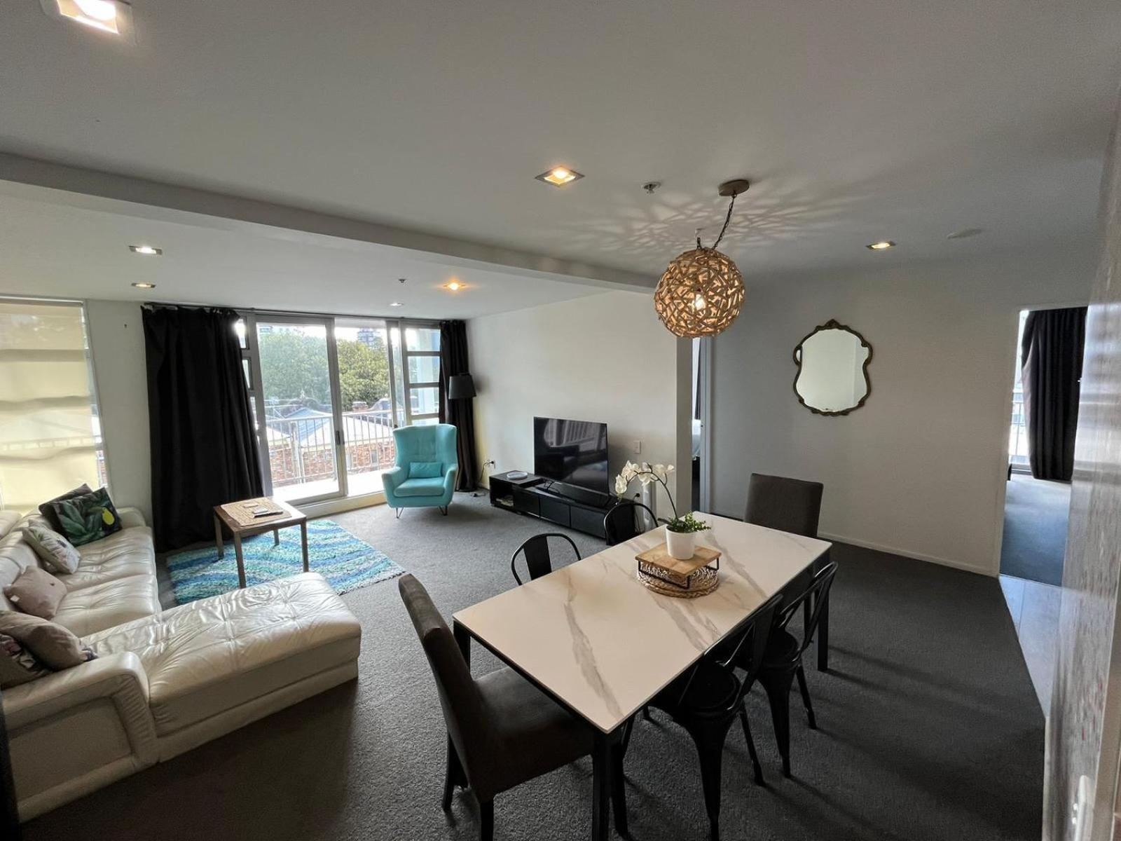 Large 3 Bedroom Steps From Queen St * Auckland