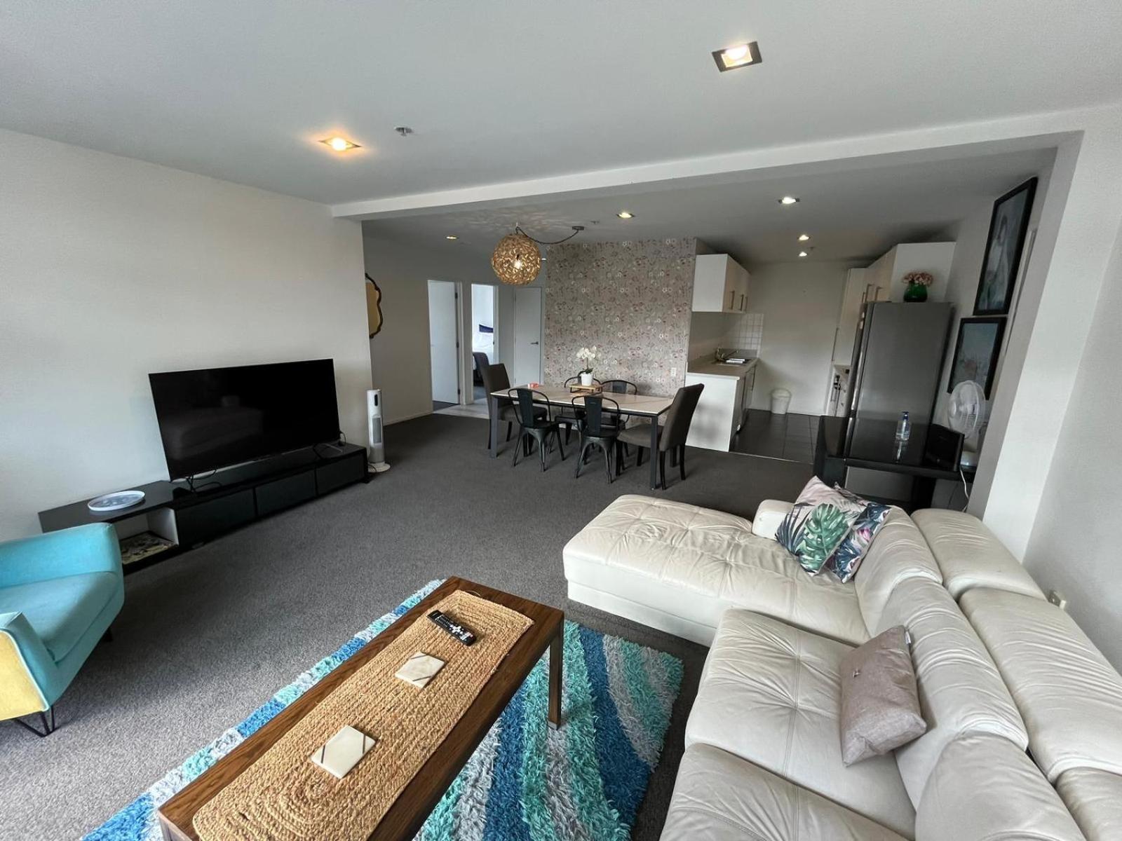 Large 3 Bedroom Steps From Queen St Apartment Auckland