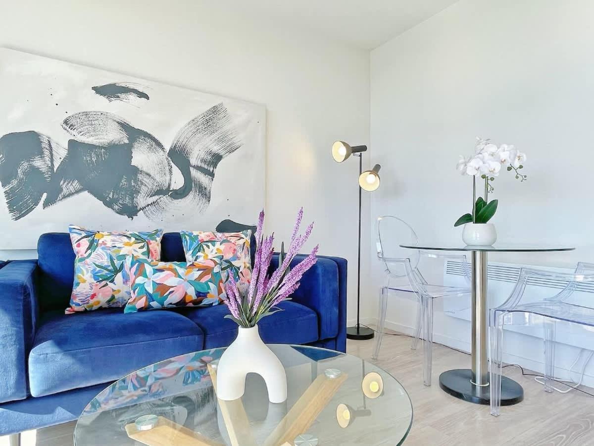 Lights Getaway - 1br Living