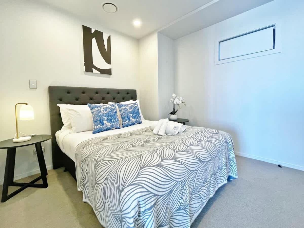 Lights Getaway - 1br Living Apartment