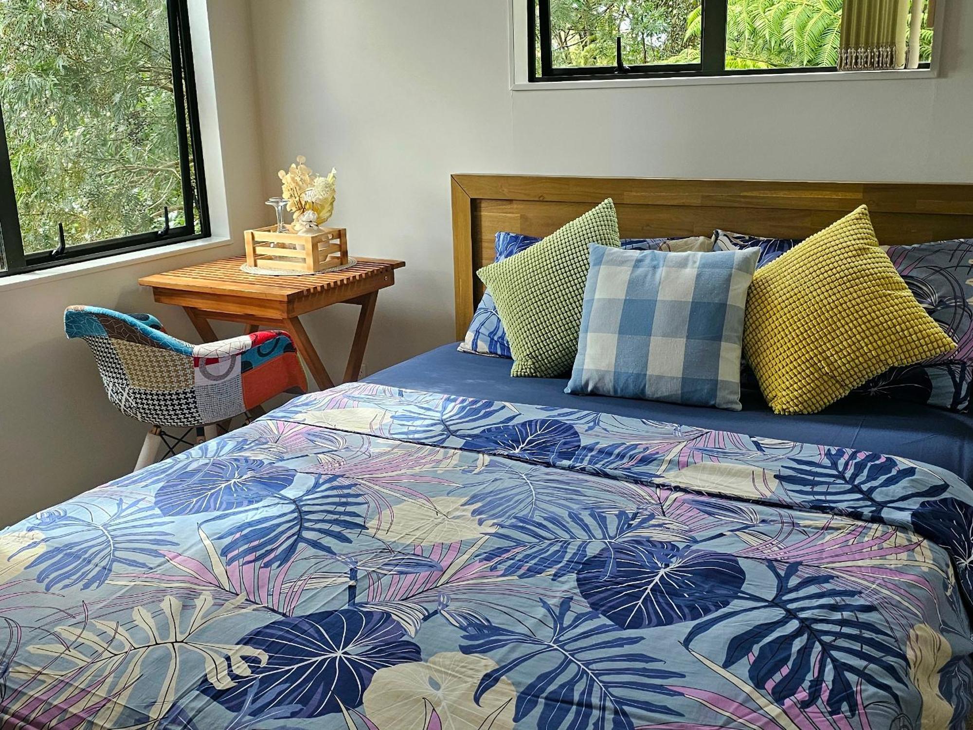 Nestled In The Woods Out West - Private Queen Bed And Bath * Auckland