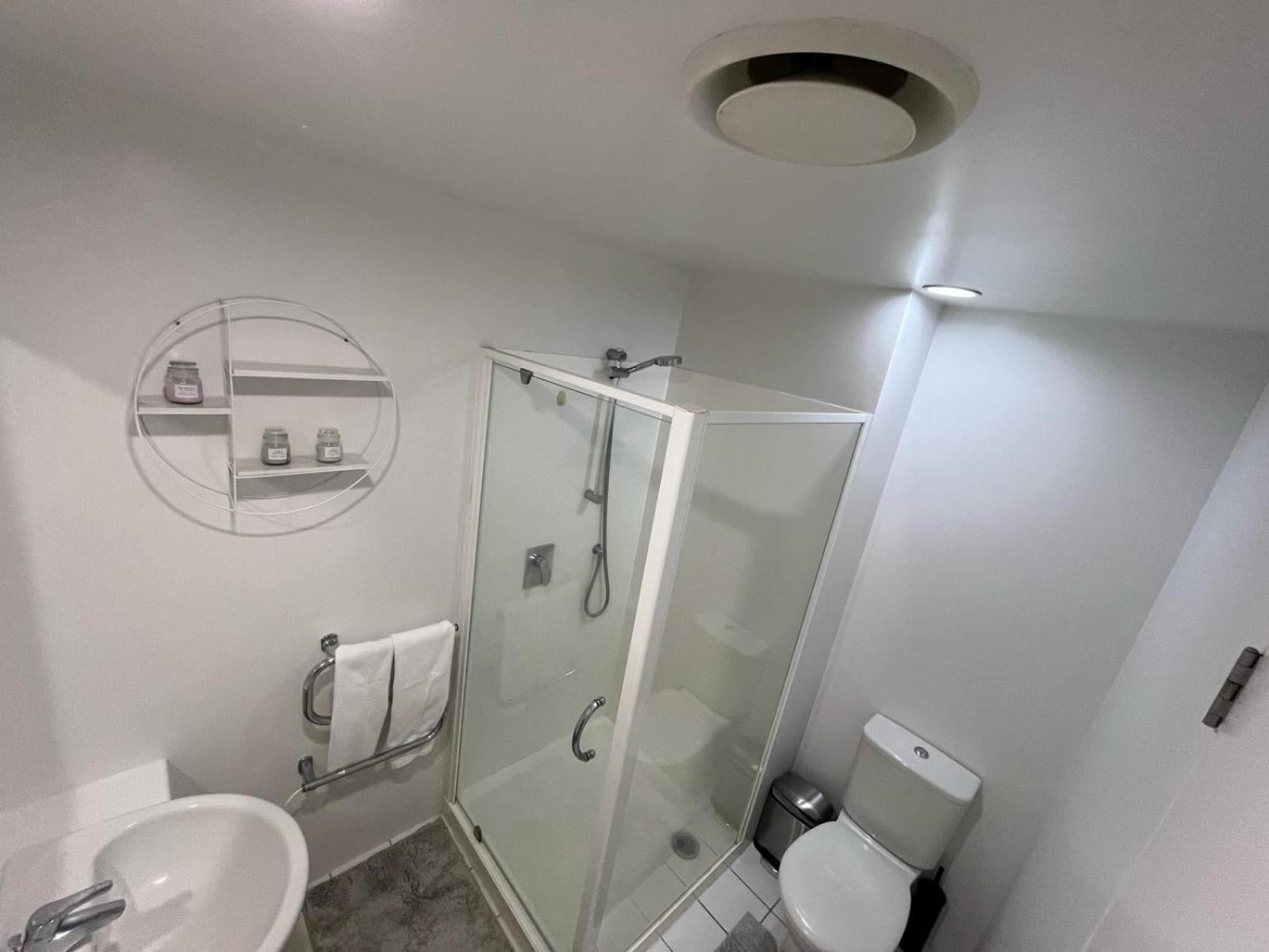 2br Newly Renovated W Free Parking *