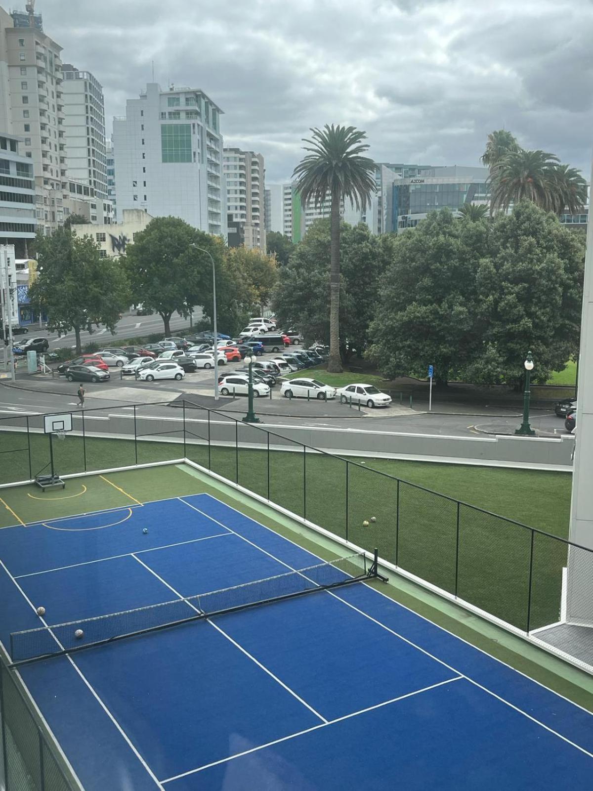 2br Newly Renovated W Free Parking * Auckland
