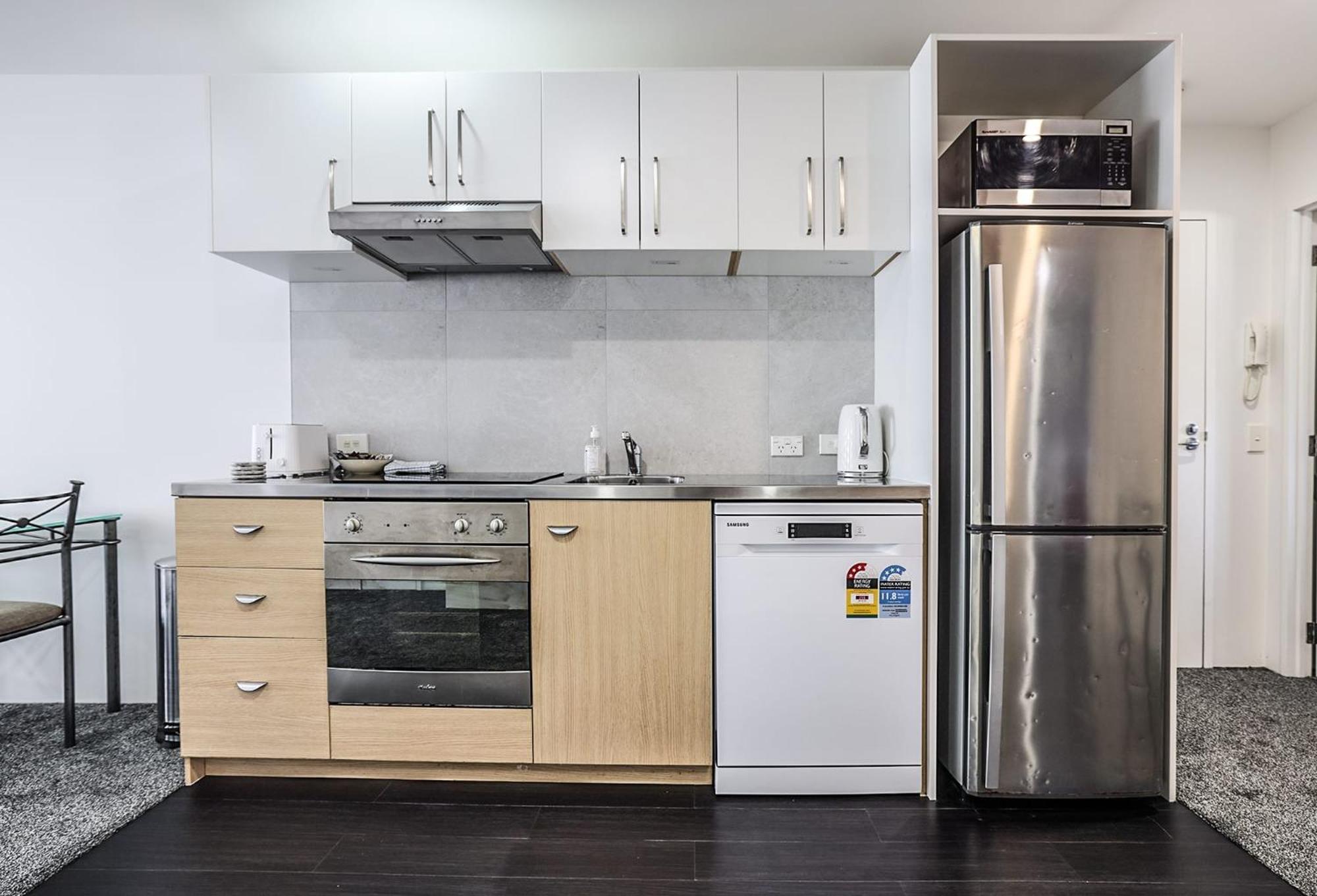 2br Newly Renovated W Free Parking * Auckland