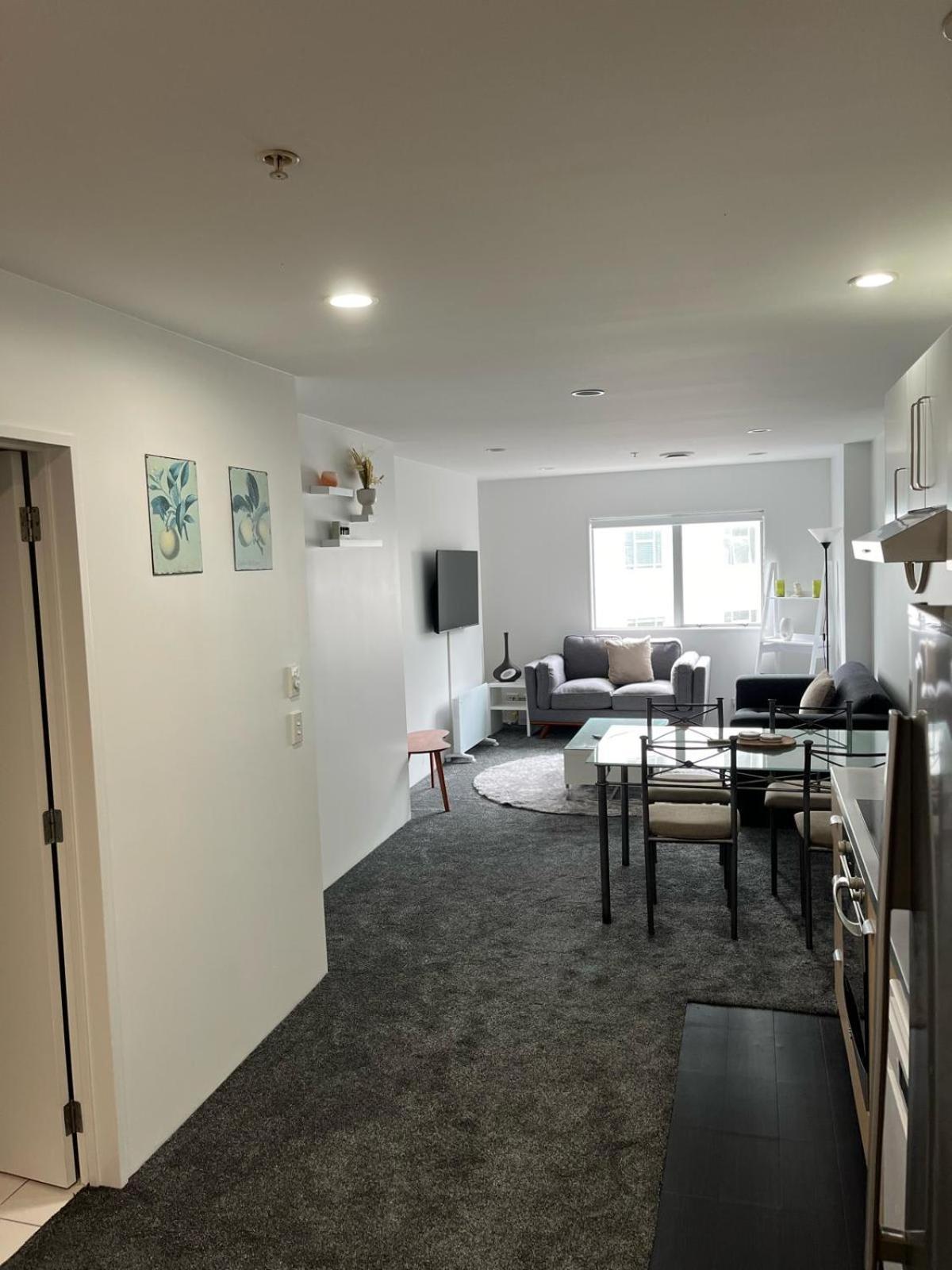 Apartment 2br Newly Renovated W Free Parking *