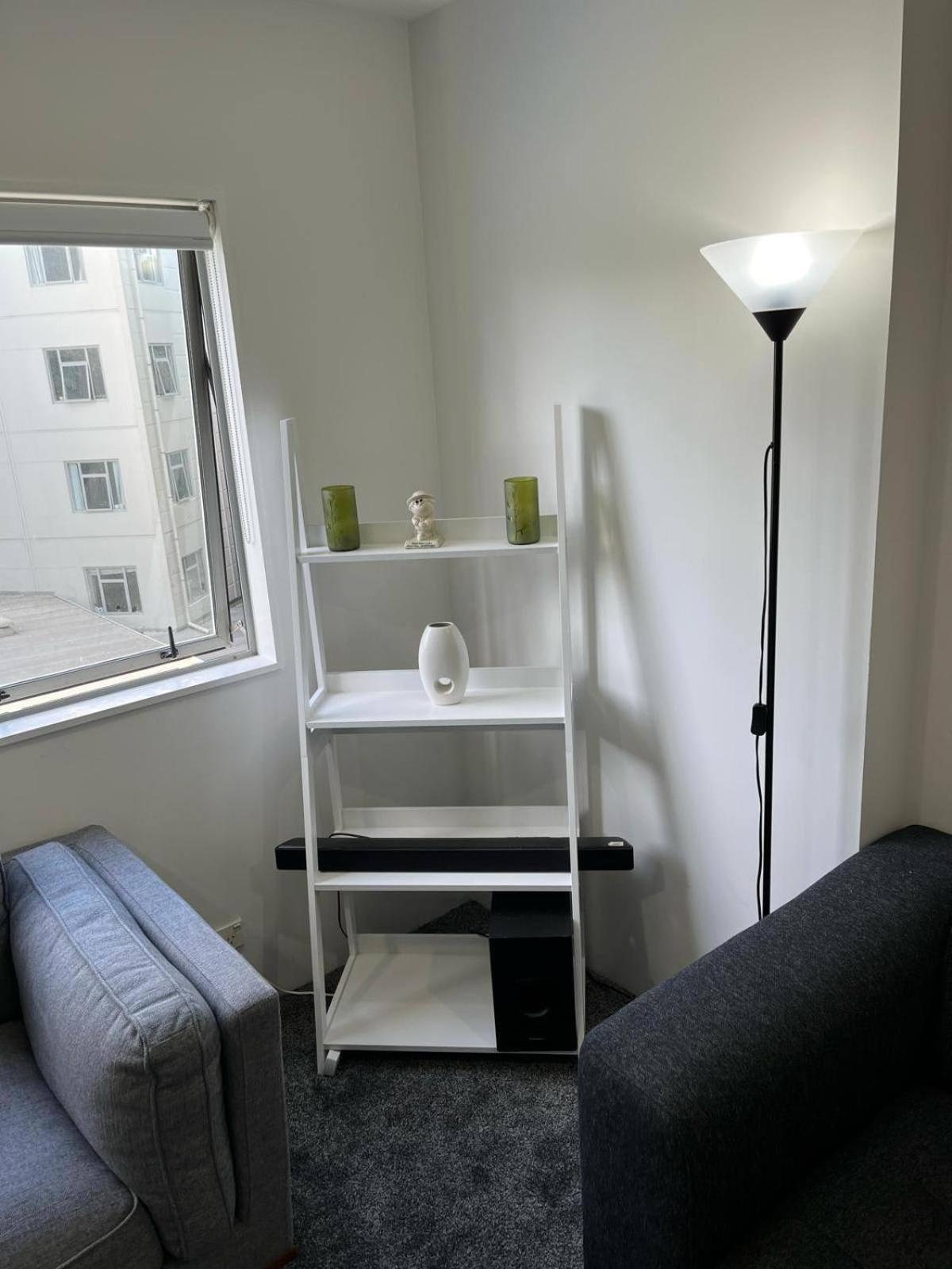 2br Newly Renovated W Free Parking Apartment Auckland