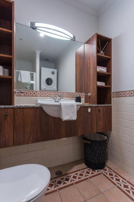 Warm & Inviting Spacious 1br