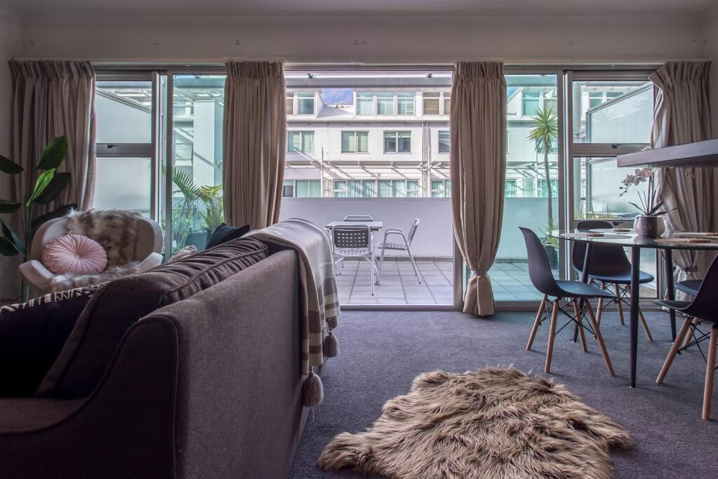 Warm & Inviting Spacious 1br