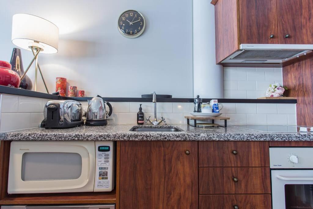 Warm & Inviting Spacious 1br Apartment *