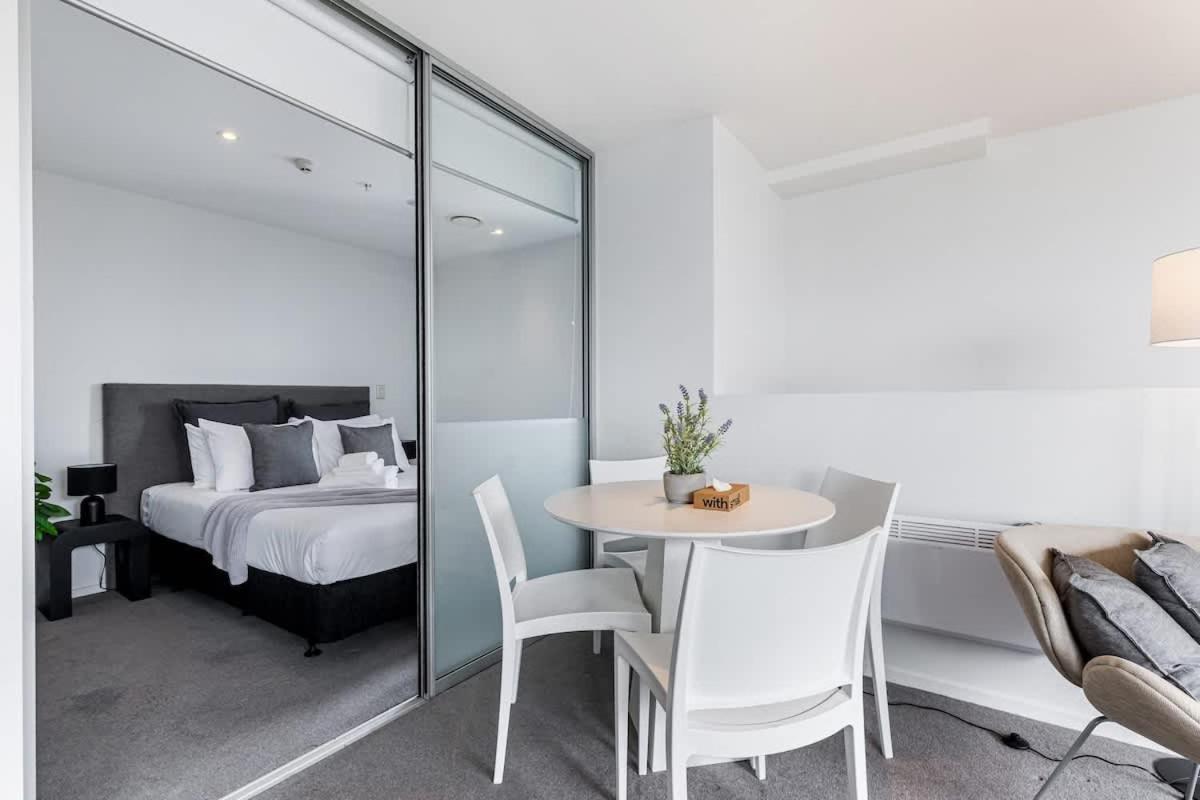 Sky Tower View 2br W Gym & Pool Access Apartment