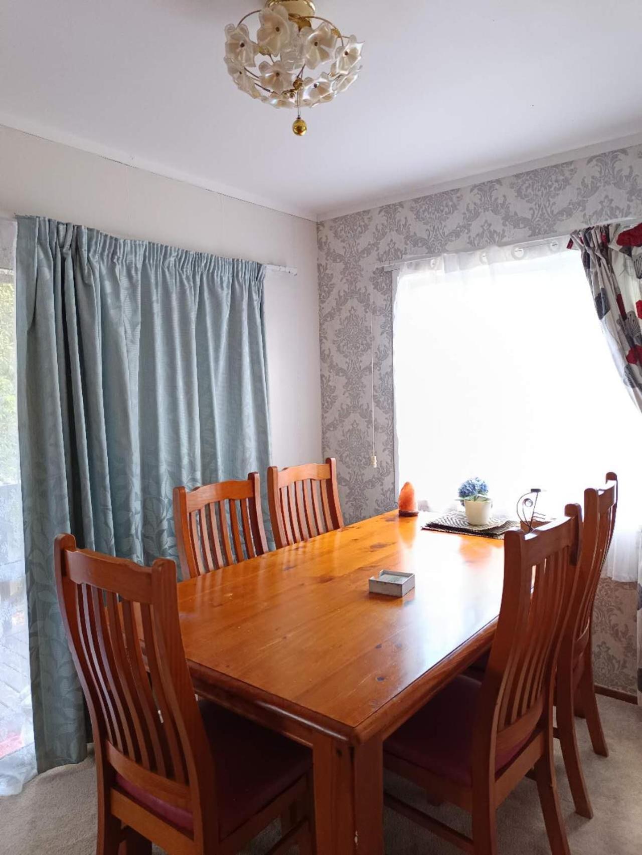 Cosy And Budget In A Vintage House Located At Northshore, * Auckland