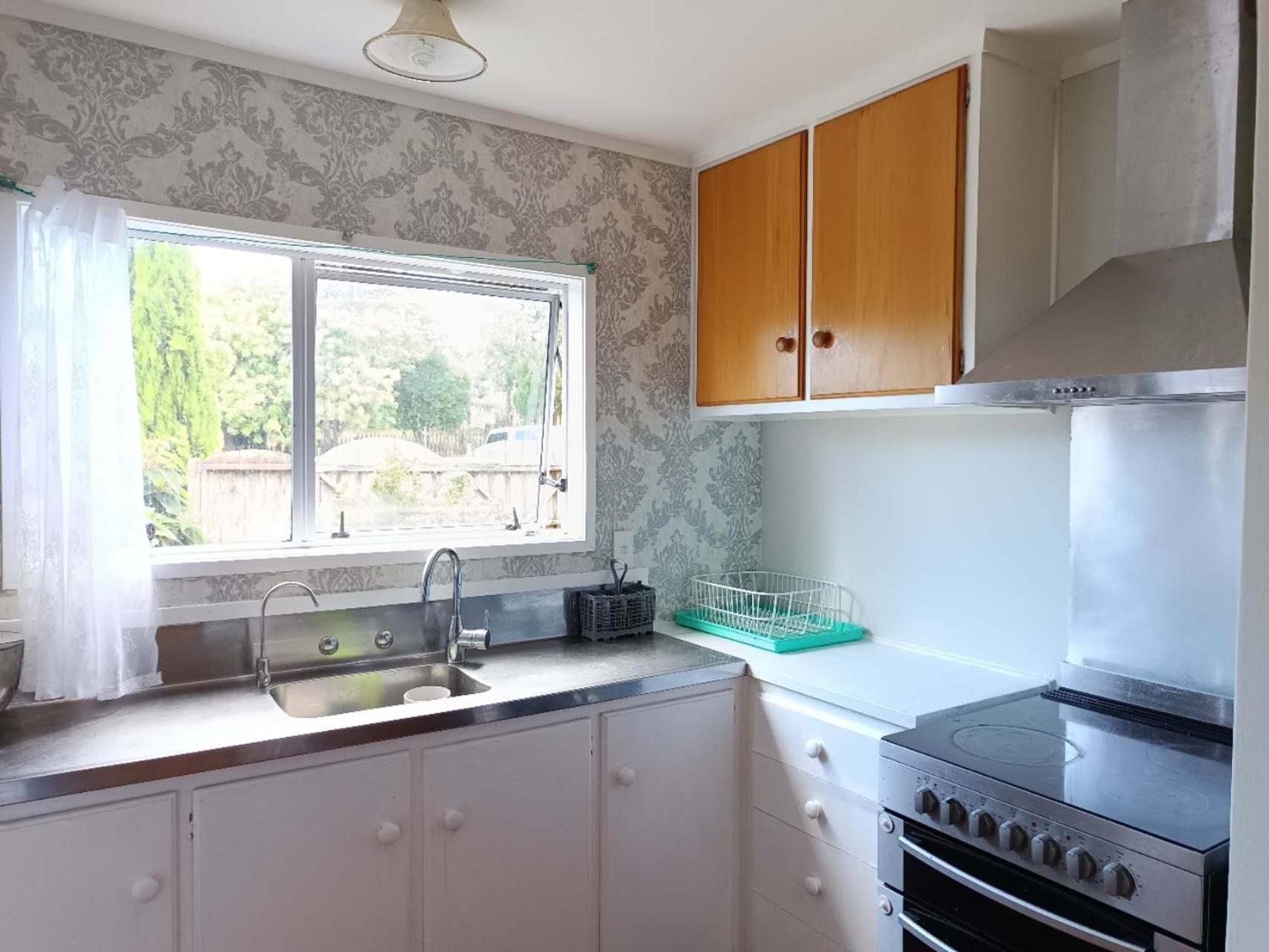 Cosy And Budget In A Vintage House Located At Northshore, * Auckland