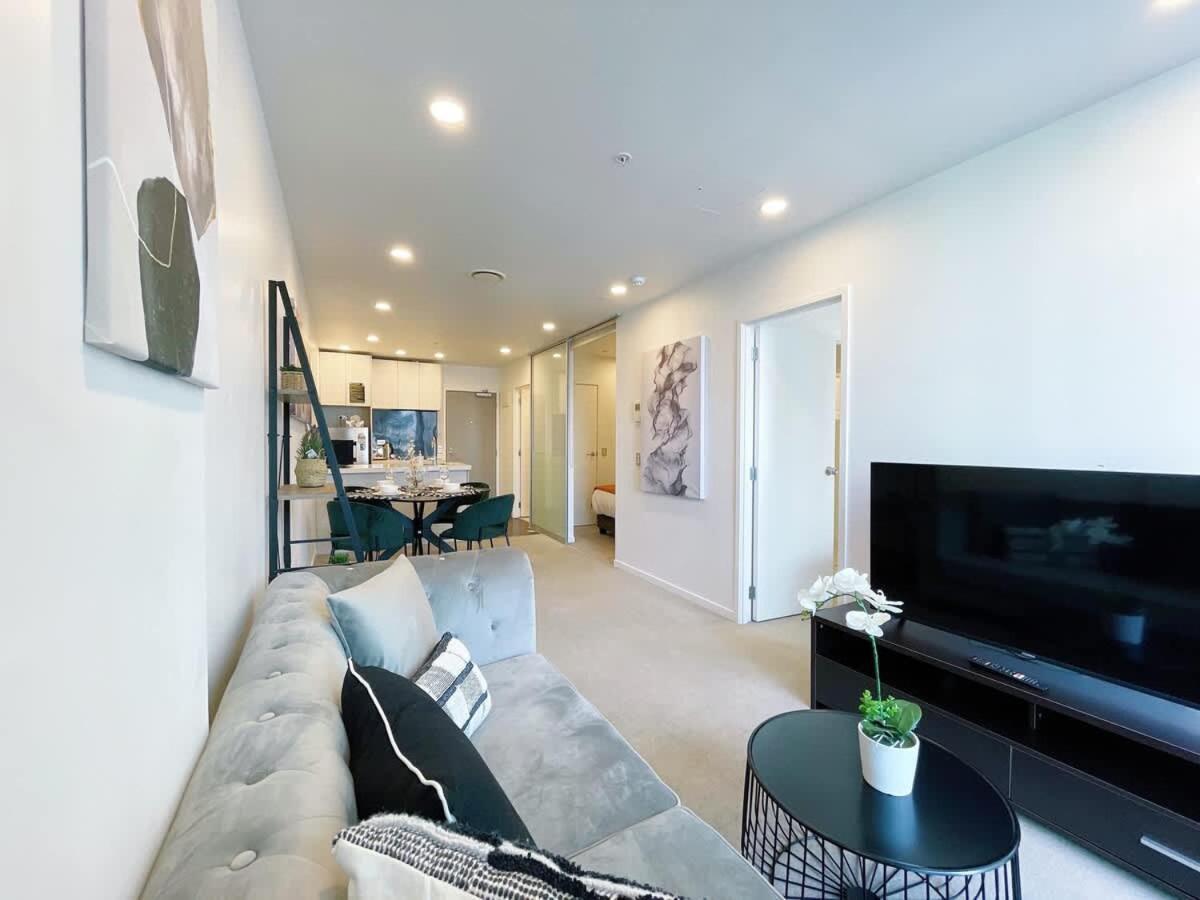 Romantic 2bed & 2bath - Near Skytower & Two Blocks From Waterfront *