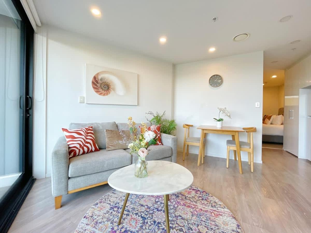Modern Comfy In Cbd - Swimming Pool * Auckland