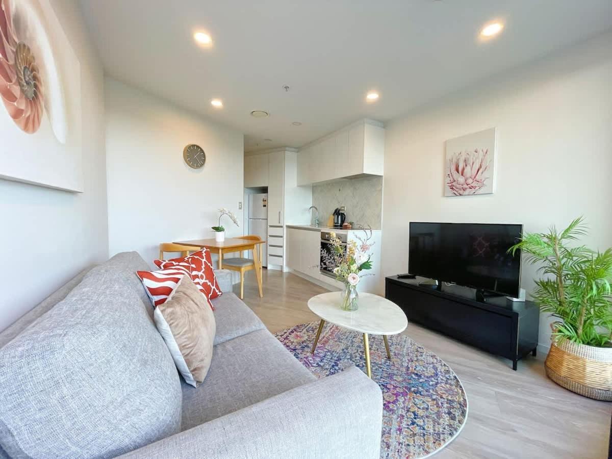 Modern Comfy In Cbd - Swimming Pool Apartment Auckland