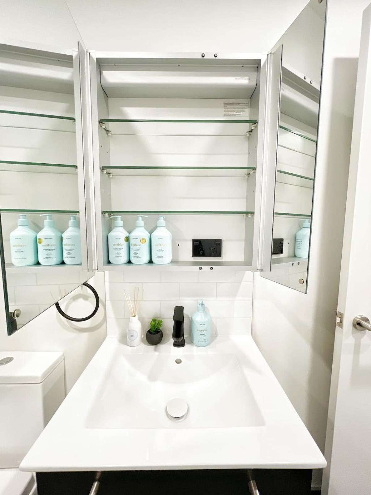 Apartment Modern Peaceful Nearby Skytower & Queen St - Pool Gym & Sauna *