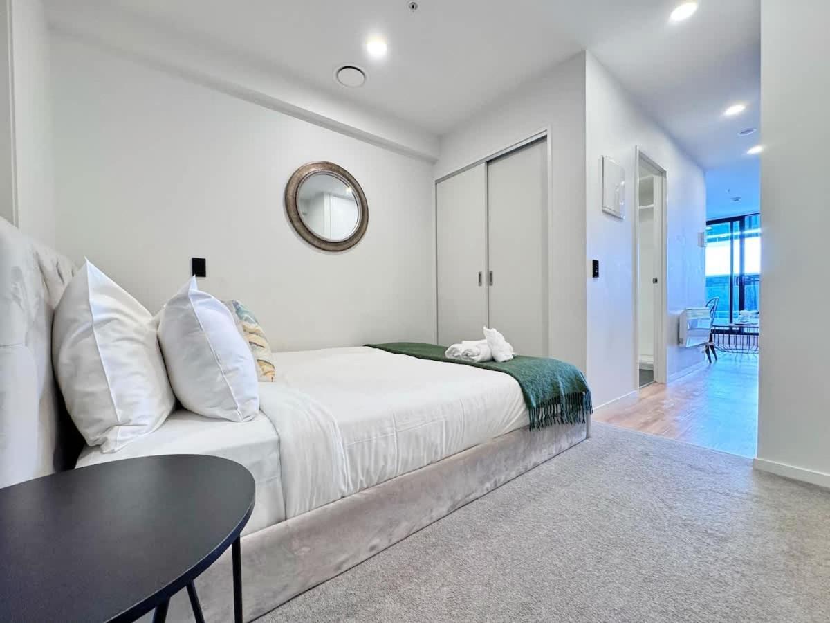 Apartment Modern Peaceful Nearby Skytower & Queen St - Pool Gym & Sauna *
