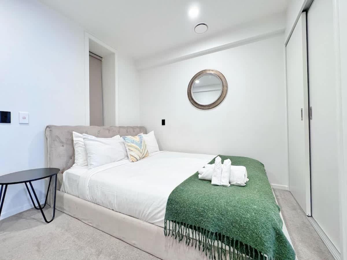 Modern Peaceful Nearby Skytower & Queen St - Pool Gym & Sauna *