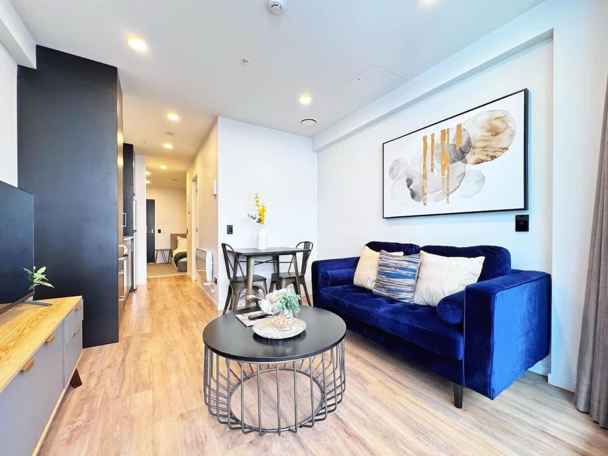 Modern Peaceful Nearby Skytower & Queen St - Pool Gym & Sauna Apartment Auckland