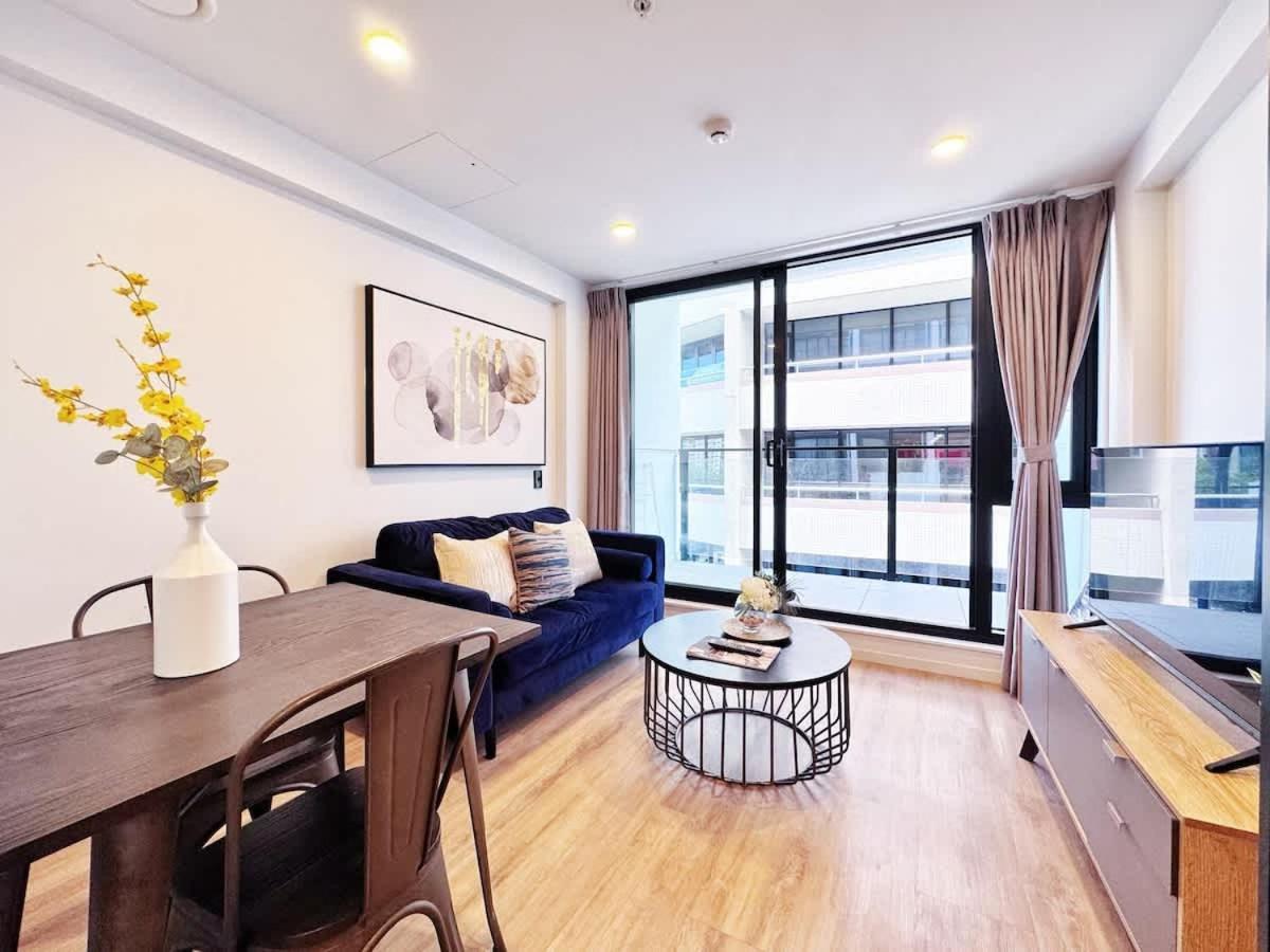 Modern Peaceful Nearby Skytower & Queen St - Pool Gym & Sauna Apartment *