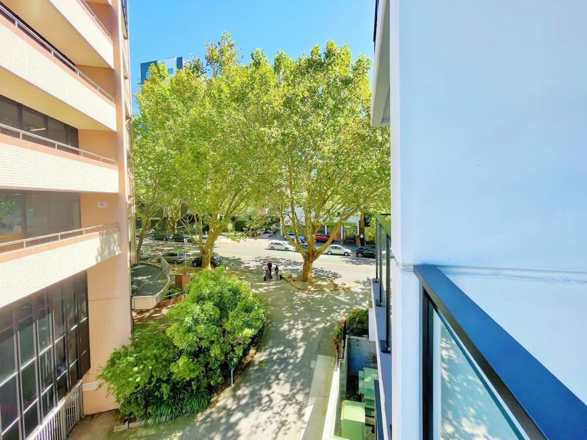Modern Peaceful Nearby Skytower & Queen St - Pool Gym & Sauna Apartment Auckland