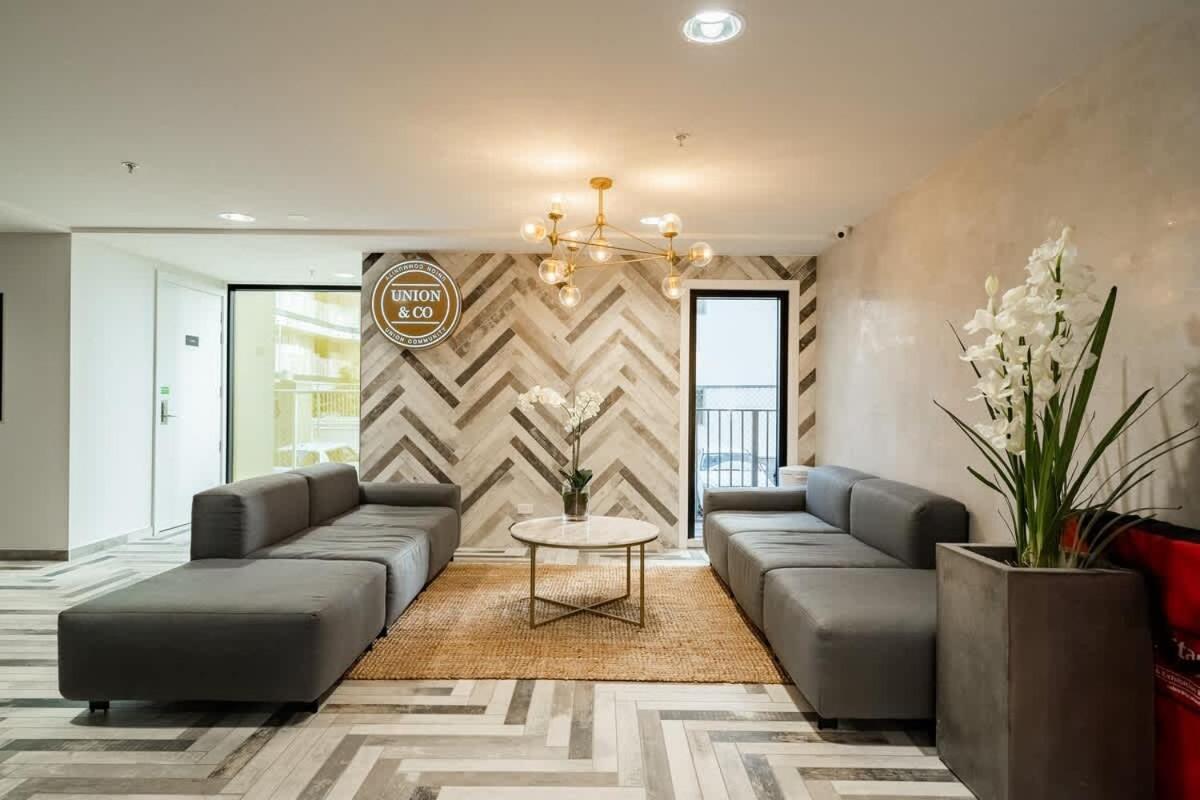 Apartment Stunning & Bright In - Swimming Pool