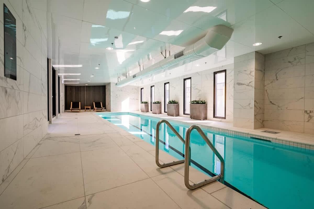 Apartment Stunning & Bright In - Swimming Pool *