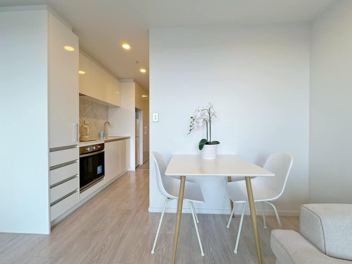 Apartment Stunning & Bright In - Swimming Pool Auckland