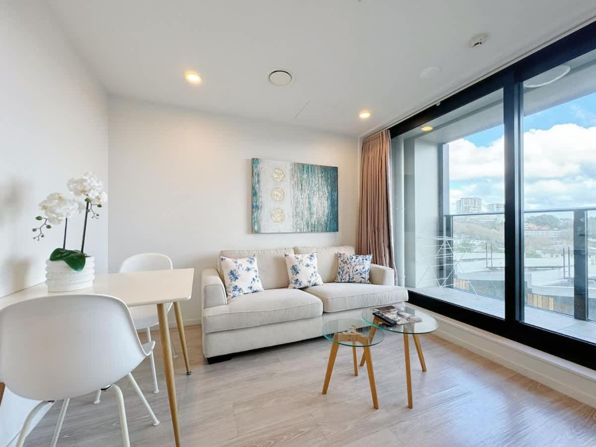 Stunning & Bright In - Swimming Pool Apartment