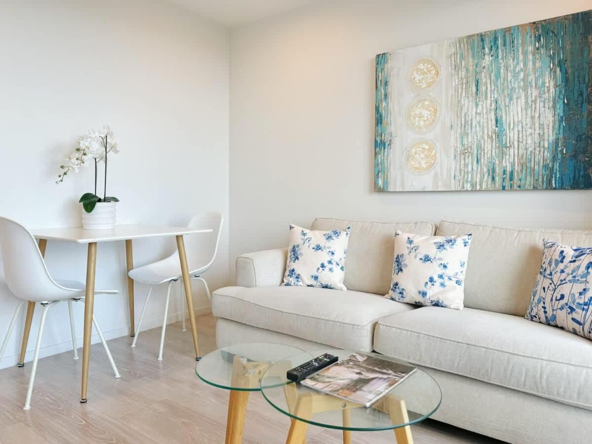 Stunning & Bright In - Swimming Pool Apartment