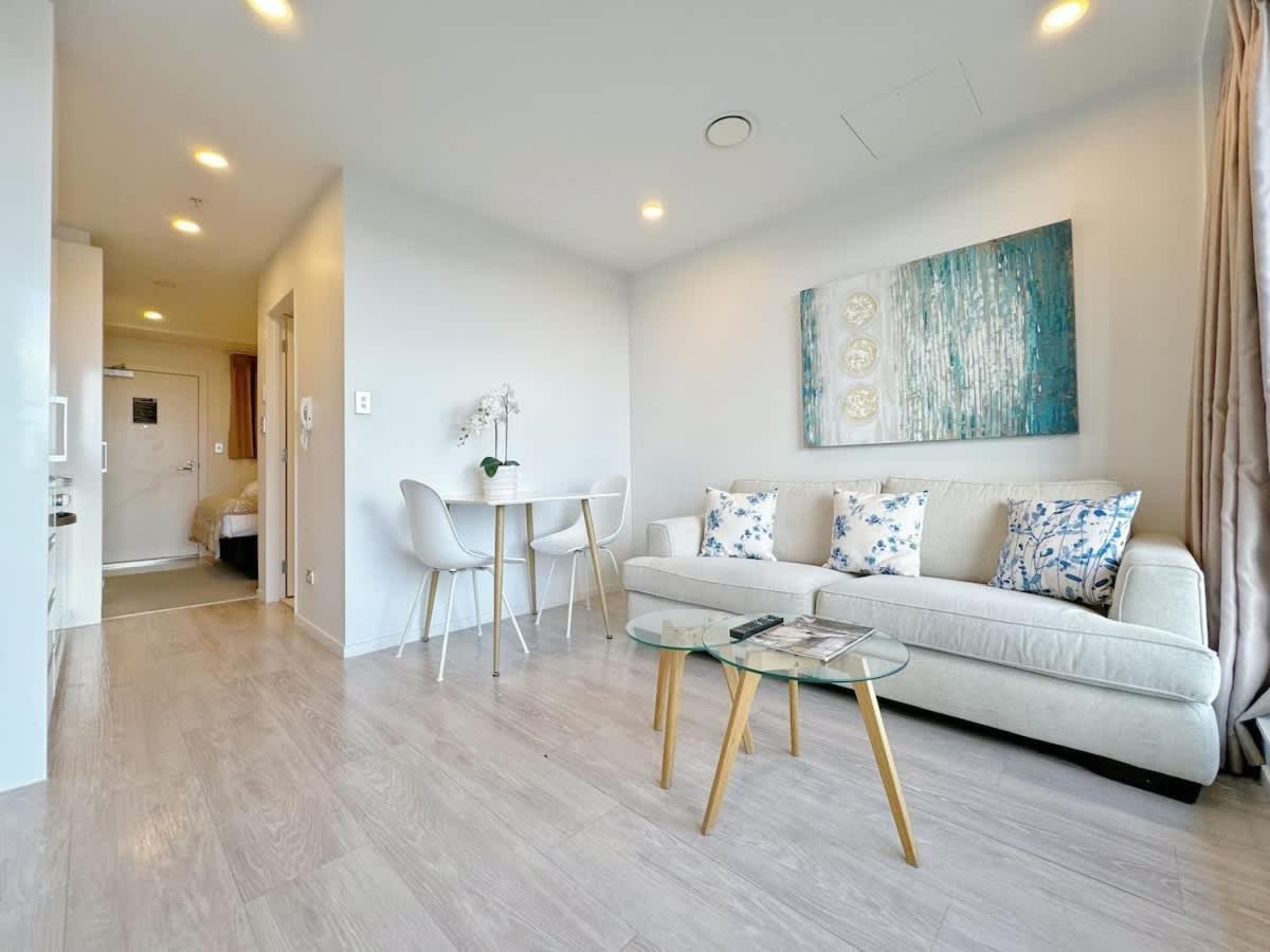 Apartment Stunning & Bright In - Swimming Pool