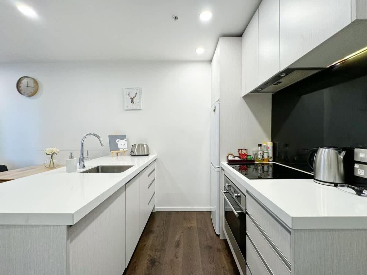 Modern 2 Bedroom Beside Skytower & Queen St In The Heart Of Cbd Apartment Auckland