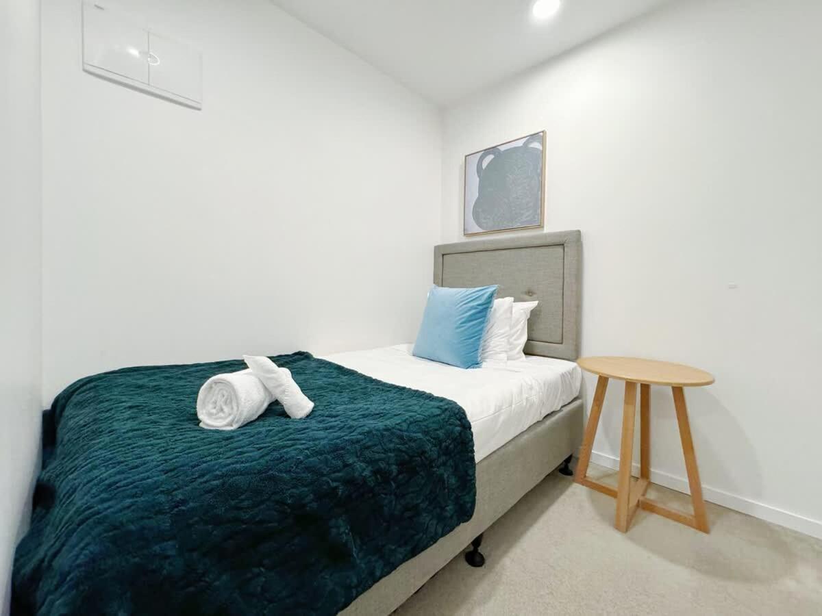 Modern 2 Bedroom Beside Skytower & Queen St In The Heart Of Cbd Apartment *