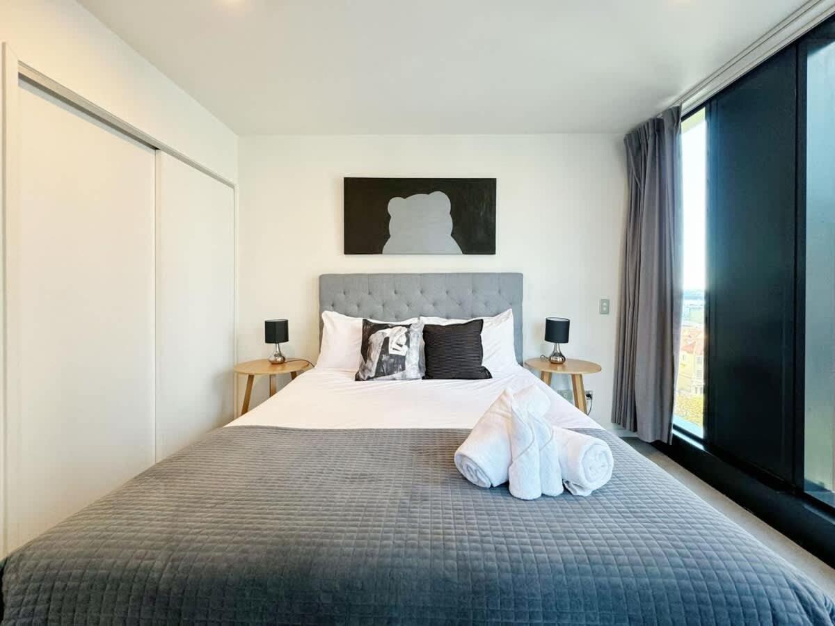 Modern 2 Bedroom Beside Skytower & Queen St In The Heart Of Cbd Apartment Auckland