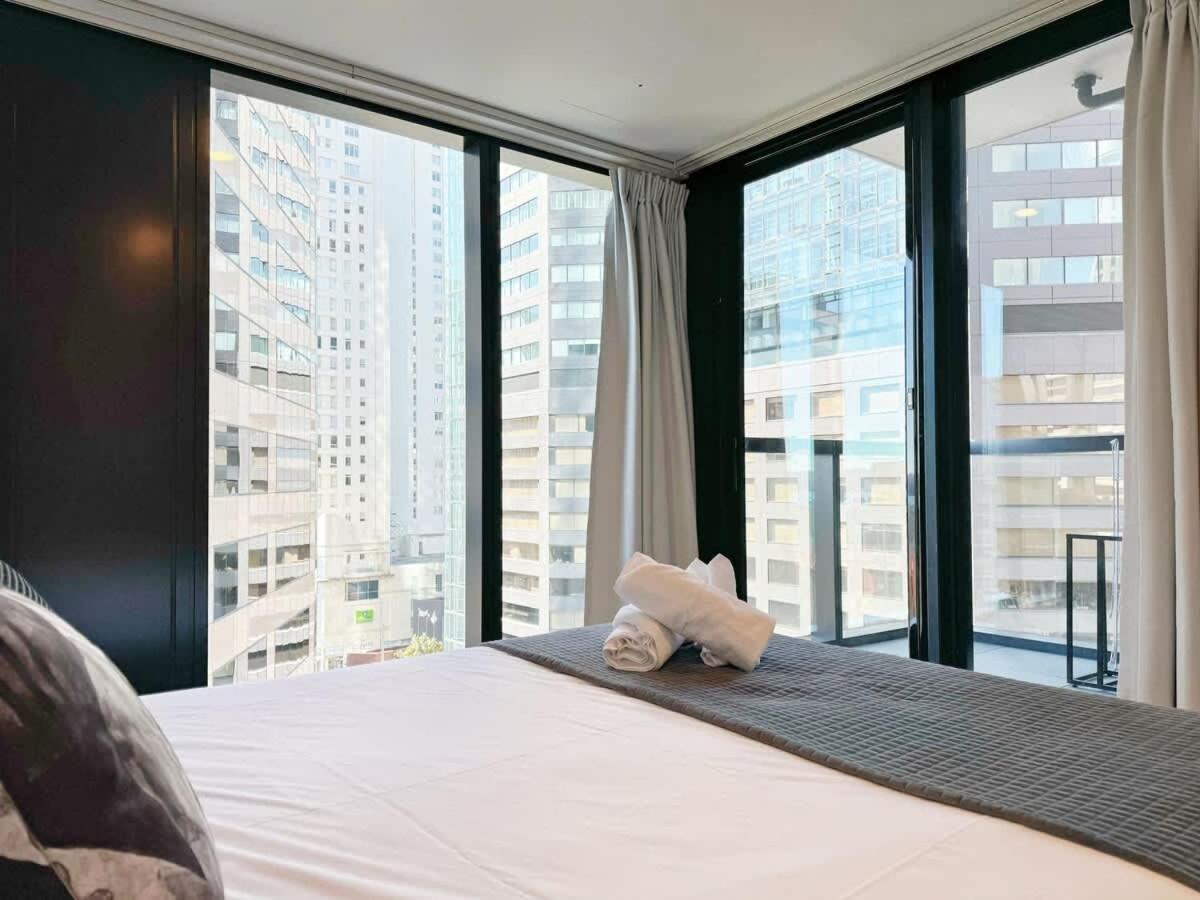 Modern 2 Bedroom Beside Skytower & Queen St In The Heart Of Cbd