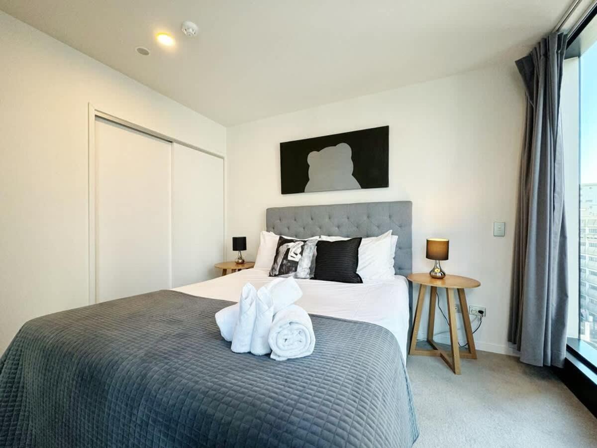Modern 2 Bedroom Beside Skytower & Queen St In The Heart Of Cbd Apartment Auckland