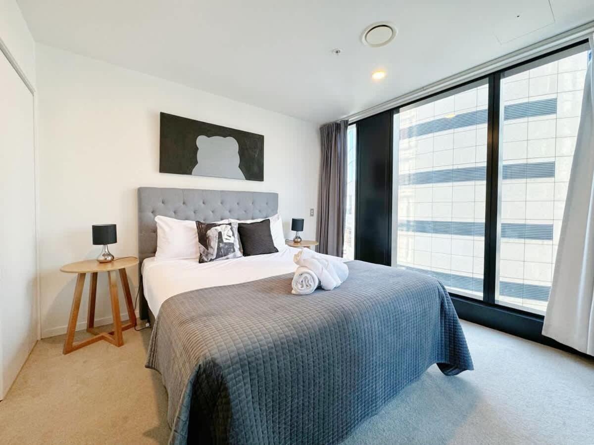 Modern 2 Bedroom Beside Skytower & Queen St In The Heart Of Cbd Apartment